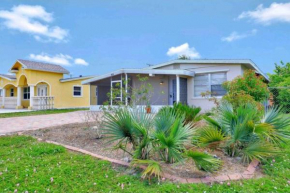 Comfy 3 bedroom with parking & close to everything